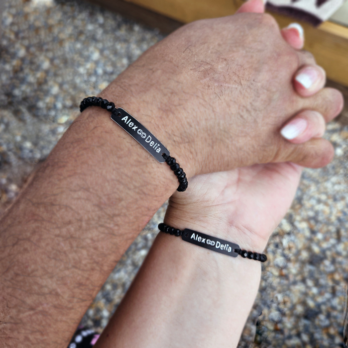 Set de 2 bratari negre personalizate pentru cuplu, cu nume si data, cu cristale negre [2]