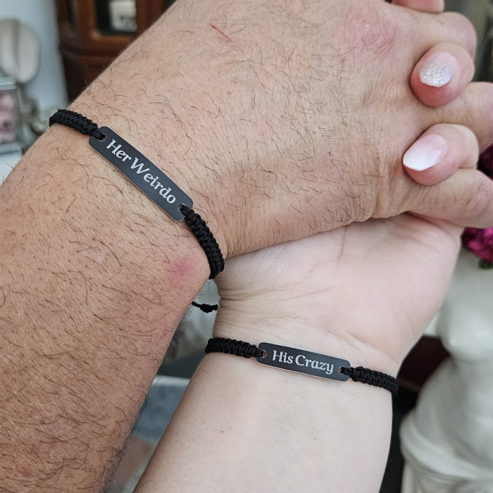 Set de 2 bratari pentru cuplu negre gravate cu Her Weirdo, His Crazy [1]