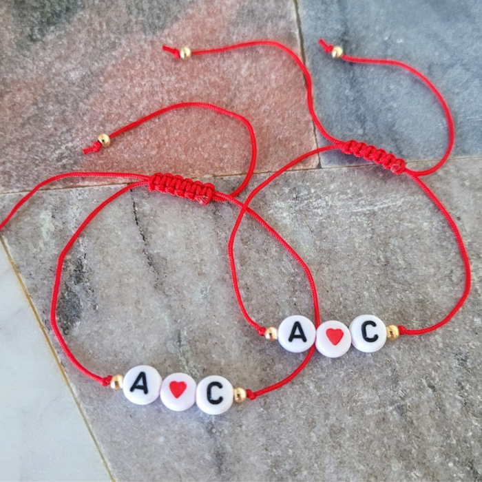 Set de 2 Bratari personalizate cu initiale acrilice si inimioara, cu snur ajustabil [4]
