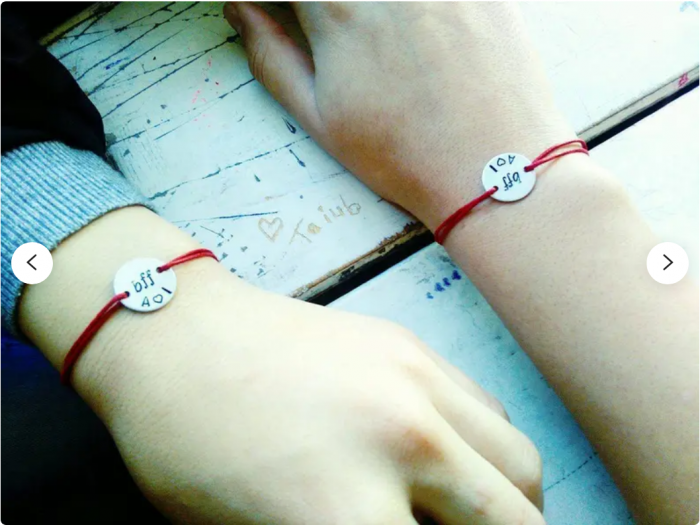 Set de 2 bratari personalizate cu initiale si BFF, pentru cele mai bune prietene gravate pe banut, cu snur ajustabil simplu [3]