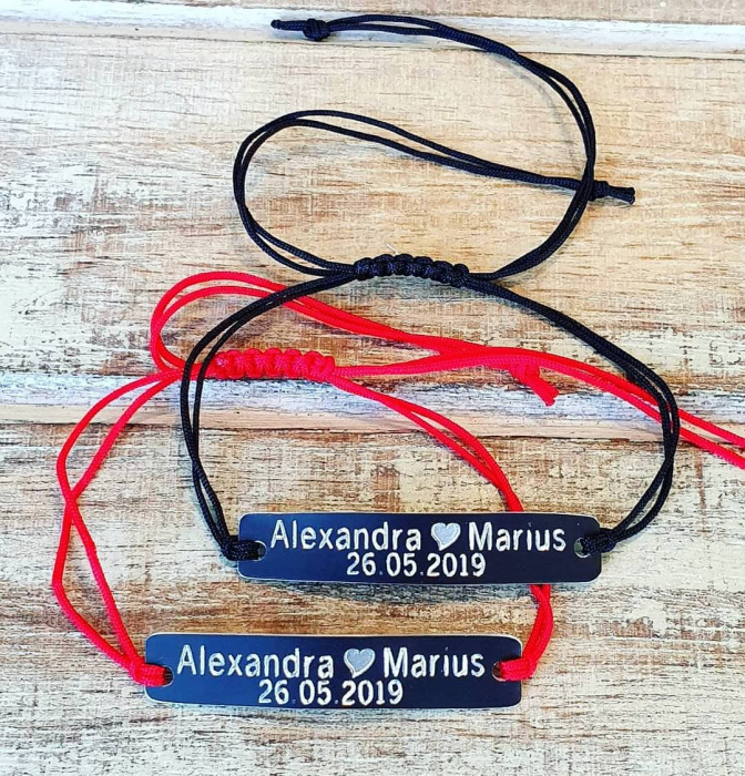 Set de 2 bratari personalizate cu nume si data, gravate pe dreptunghi din aluminiu negru cu snur ajustabil [6]