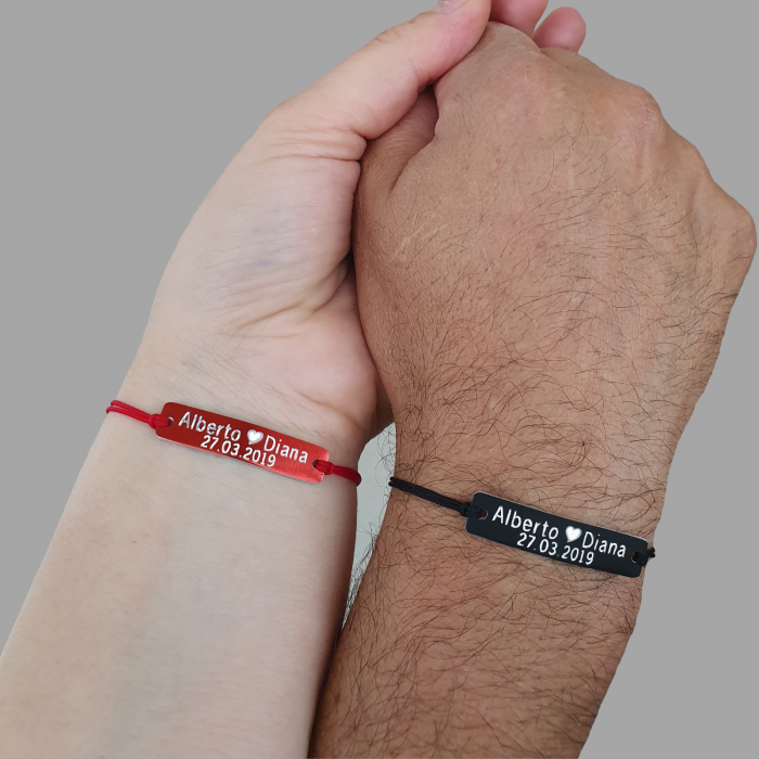 Set de 2 bratari personalizate cu nume si data, gravate pe dreptunghi din aluminiu negru si rosu cu snur ajustabil [5]
