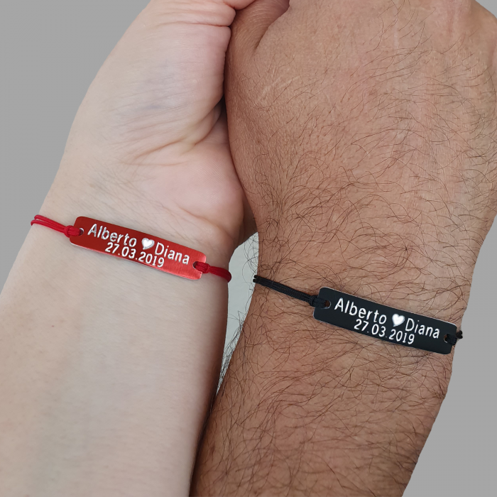 Set de 2 bratari personalizate cu nume si data, gravate pe dreptunghi din aluminiu negru si rosu cu snur ajustabil [4]