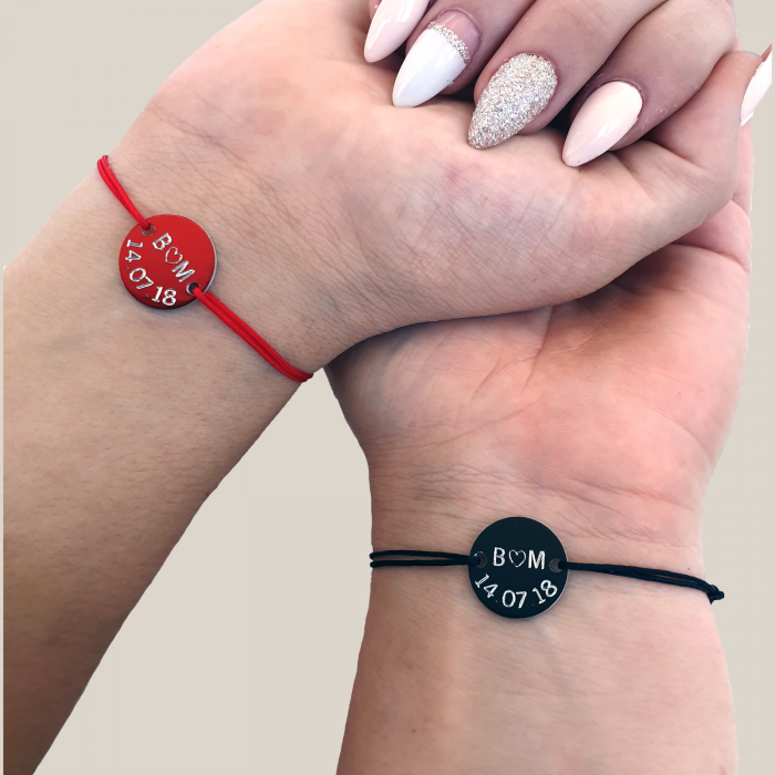 Set de 2 bratari personalizate pentru cuplu, cu banut gravat cu initiale, inimioara si data, rosu si negru [4]