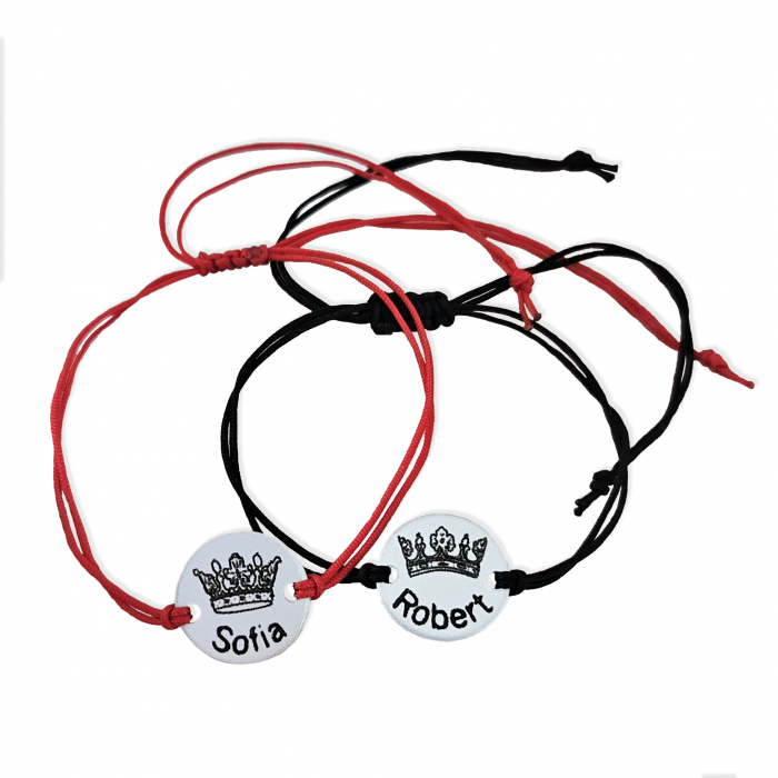 Set de 2 bratari personalizate pentru cuplu, cu nume si coronita de rege si regina, gravate pe banut din aluminiu, cu snur ajustabil, inchidere macrame [3]