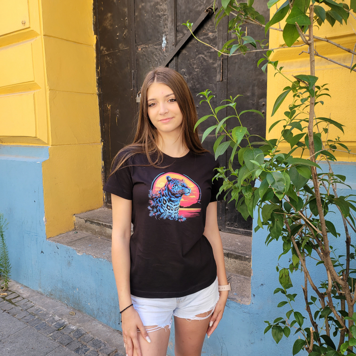 Tricou Lion in the Sunset, cu design leoaica, din bumbac negru [2]