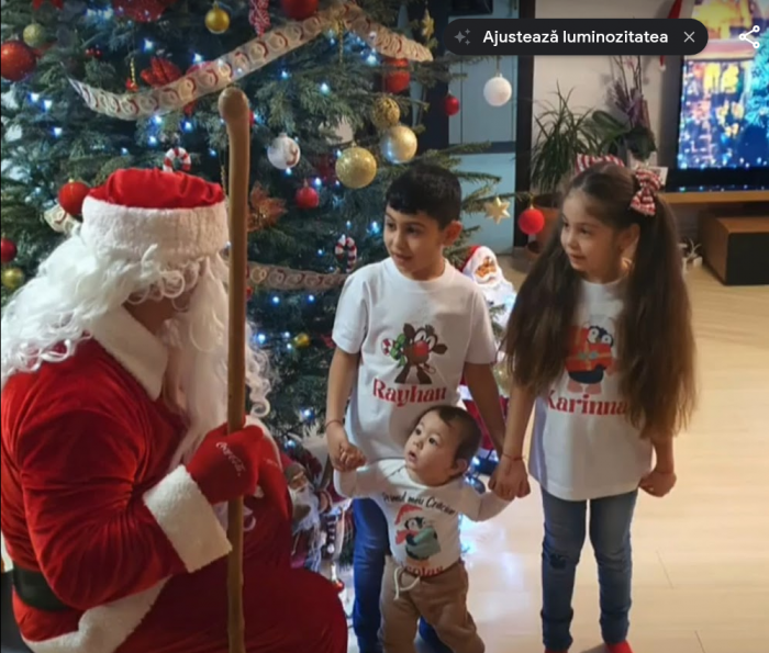 Tricou pentru copii de Craciun, personalizat cu nume si pinguin [6]