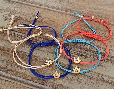 Bratara coronita placata cu aur personalizata, gravata cu initiala, cu snur ajustabil macrame [1]