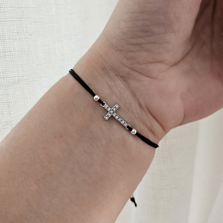 Toate Bratarile - Bratara cu cruciulita placata cu platina si cristale Cubic Zirconia, inchidere macrame
