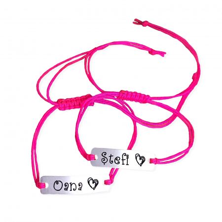 Bratara Curlz personalizata, cu nume gravat pe placuta din aluminiu argintiu, cu snur special si ajustabil, potrivita pentru cupluri [3]