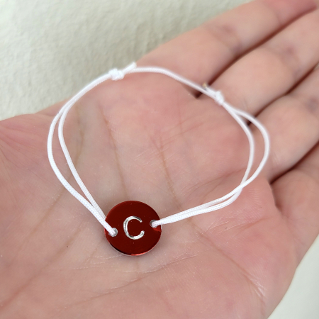 Bratara Martisor personalizata cu initiala sau trifoi, gravata pe banut rosu, cu snur ajustabil [4]