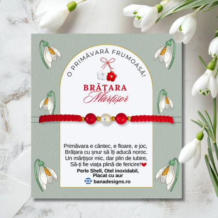 Bratari Martisor - Brățară Mărțișor cu perle Shell Pearls roșii și albe de 6 mm, elemente din inox placat cu aur, șnur macrame ajustabil, ambalată elegant pentru cadou.