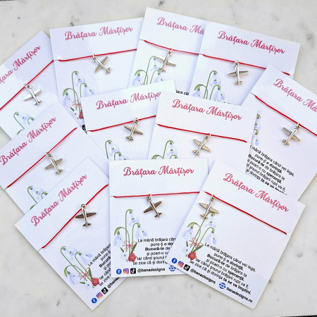 Bratara Martisor cu charm avion si snur rosu ajustabil [3]