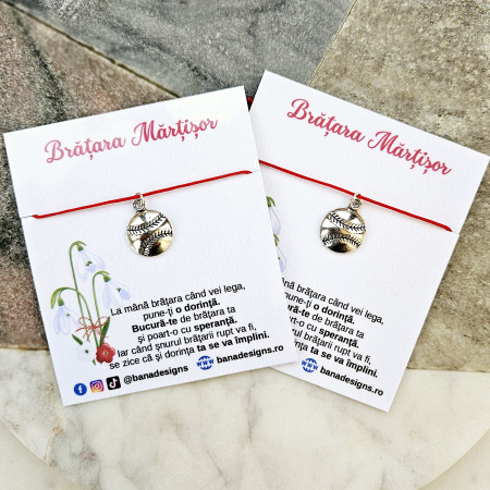 Bratara Martisor cu charm minge de baseball si snur rosu ajustabil [1]