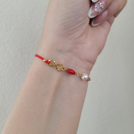 Bratara Martisor cu perla shell pearl alba, coral rosu si infinit placat cu aur [2]