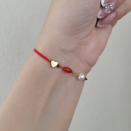 Bratara Martisor cu perle de cultura albe, coral rosu si inimioara placata cu aur de 18K [3]