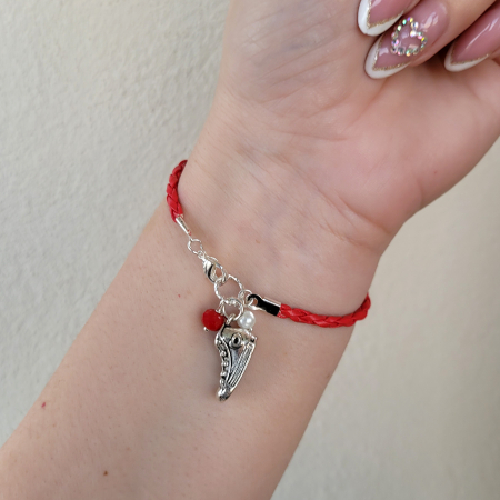 Martisoare - Bratara martisor cu snur impletit rosu, charm tenesi si perlute