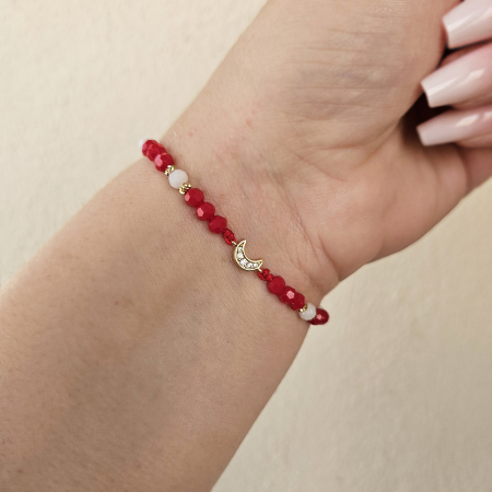 Bratara martisor cu semiluna, cristale rosii si margele texturate placate cu aur de 18K [3]