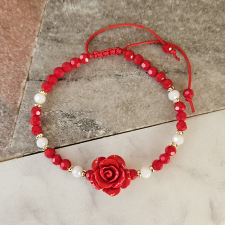 Bratara martisor cu trandafir, cristale rosii si margele texturate placate cu aur de 18K [3]
