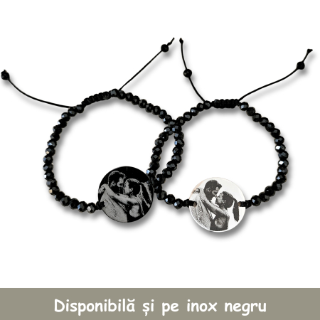 Brățară personalizată cu fotografie gravată laser pe bănuț din inox 304 waterproof, cu cristale negre și șnur reglabil. Cadou elegant, unisex, cu emoție. [5]