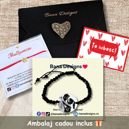 Brățară personalizată cu fotografie gravată laser pe bănuț din inox 304 waterproof, cu cristale negre și șnur reglabil. Cadou elegant, unisex, cu emoție. [7]