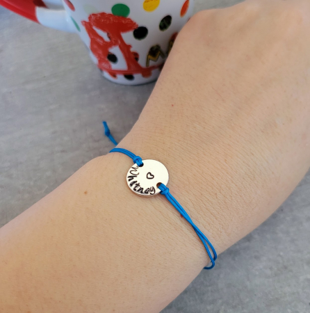 Bratara personalizata cu nume gravat pe banut placat cu platina, cu inchidere macrame ajustabila [6]