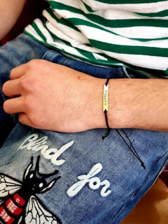 Bratara barbat personalizata cu nume gravat pe placuta placata cu aur, cu snur ajustabil inchidere macrame [8]