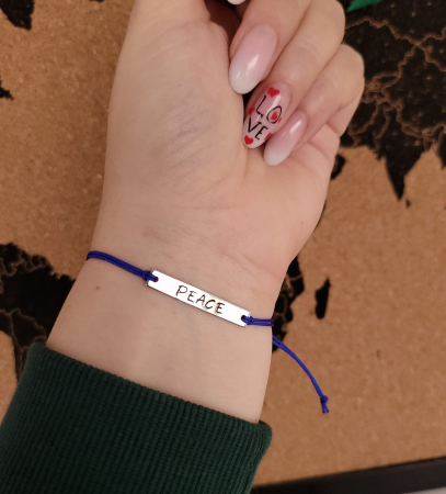Bratara personalizata cu nume gravat pe placuta placata cu platina, cu snur ajustabil inchidere macrame [4]