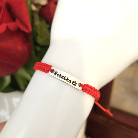 Brățară personalizată cu nume gravat pe inox argintiu waterproof, potrivită pentru bebeluși, copii și adulți. Alege mărimea și culoarea șnurului. [4]