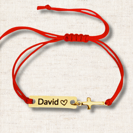 Bratari Martisor - Brățară personalizată cu nume gravat și cruciuliță aurie pe șnur roșu
