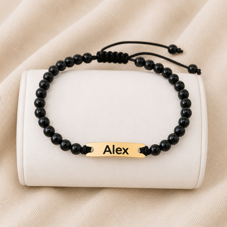 Brățară personalizată din inox IP waterproof cu nume, simbol și onix negru 4mm. Gravură laser, șnur reglabil, ambalaj elegant și felicitare opțională. [1]