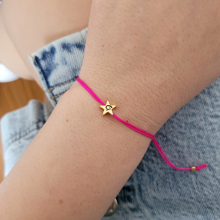 Bijuterii - Bratara steluta placata cu aur personalizata, gravata cu initiala, cu snur ajustabil macrame