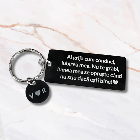Brelocuri - Breloc personalizat negru cu mesaj „Ai grijă cum conduci, iubirea mea”