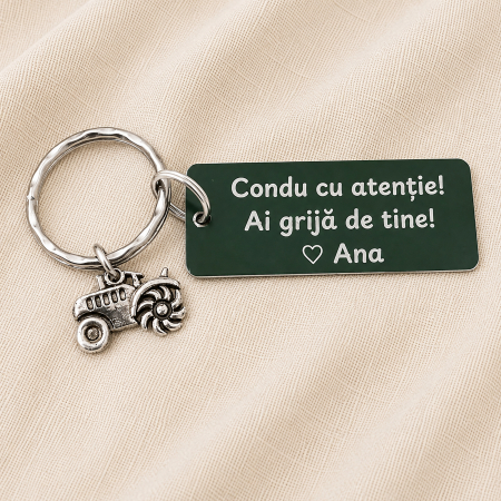 Breloc personalizat Condu cu grija, gravat pe dreptunghi din aluminiu verde cu charm tractor [1]