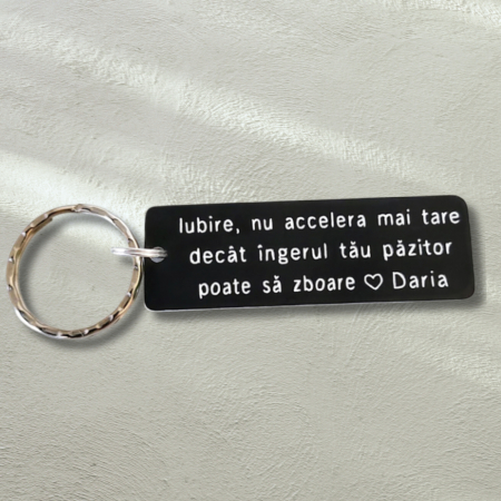 Brelocuri - Breloc personalizat cu mesajul Iubire nu accelera mai tare decat ingerul tau poate sa zboare, cadou pentru cuplu