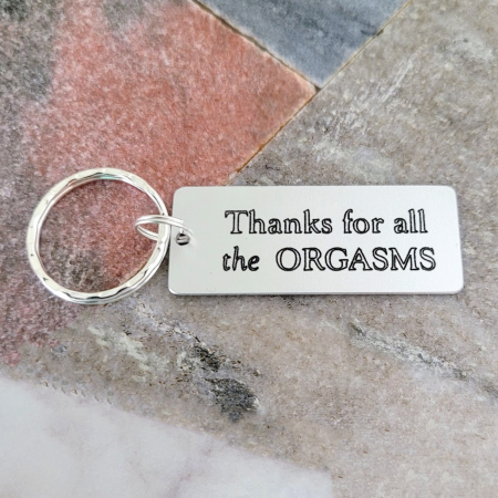 Brelocuri - Breloc personalizat din aluminiu argintiu gravat cu “Thanks for all the orgasms”. Cadou sexy și amuzant pentru iubit, cu text personalizat pe spate.
