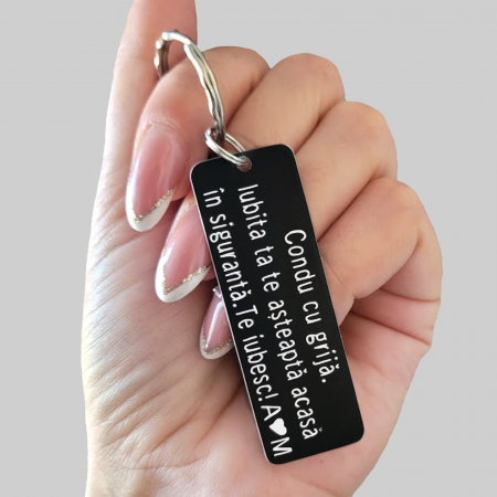 Breloc personalizat gravat cu mesajul Condu cu grija, cadou pentru cuplu [3]
