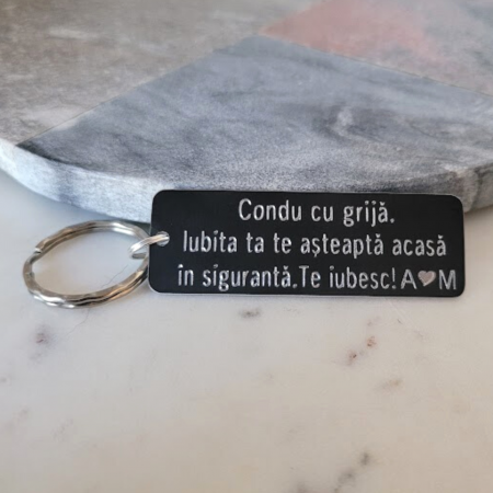 Breloc personalizat gravat cu mesajul Condu cu grija, cadou pentru cuplu [5]