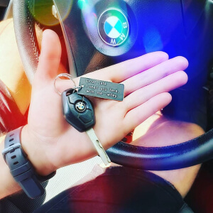 Breloc personalizat cu mesajul Drive safe, I need you here with me, gravat pe dreptunghi din aluminiu [3]