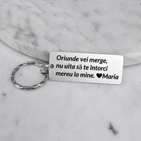 Breloc personalizat cu mesajul Oriunde vei merge, gravat pe dreptunghi din aluminiu [1]