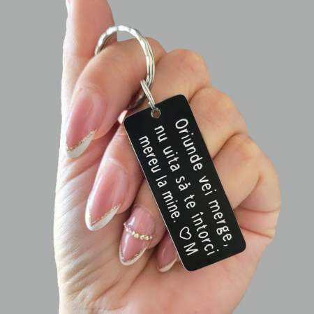 Brelocuri - Breloc personalizat cu mesajul Oriunde vei merge, gravat pe dreptunghi din aluminiu negru