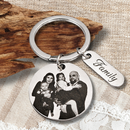 Breloc personalizat cu poza, din inox, gravat laser, pandant rotund 3 cm, initiale cu inimioara, cadou pentru cuplu, el si ea [1]