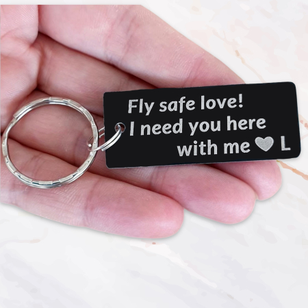 Breloc personalizat Fly safe, I need you here with me, gravat pe dreptunghi din aluminiu negru, cu charm avion [3]