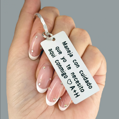 Brelocuri - Breloc personalizat Maneja con cuidado, gravat pe dreptunghi din aluminiu