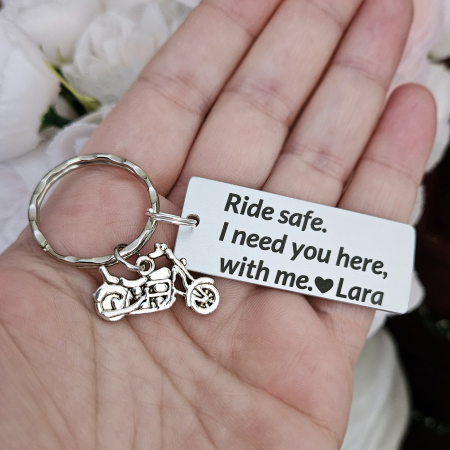 Breloc personalizat Ride safe, I need you here with me, gravat pe dreptunghi din aluminiu cu charm motocicleta  [7]