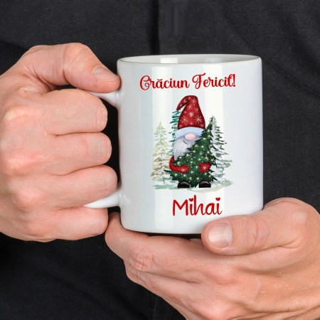 Cadouri pentru Craciun - Cana Craciun personalizata cu nume si urare, Craciun Fericit, cu gnom si brad de Craciun