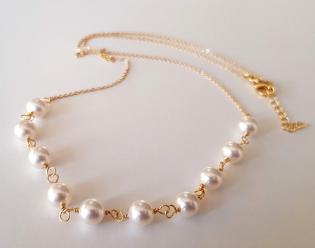 Colier cu perle albe Swarovski, placat cu aur, la baza gatului [1]