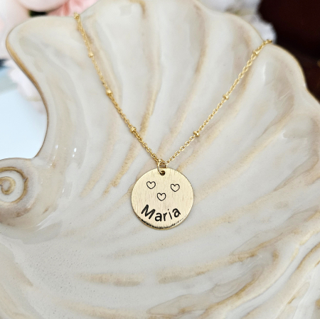 Coliere - Colier personalizat Girl Boss cu bănuț placat cu aur, gravat cu nume sau cuvânt la alegere. Bijuterie unică, cadou elegant pentru femei.