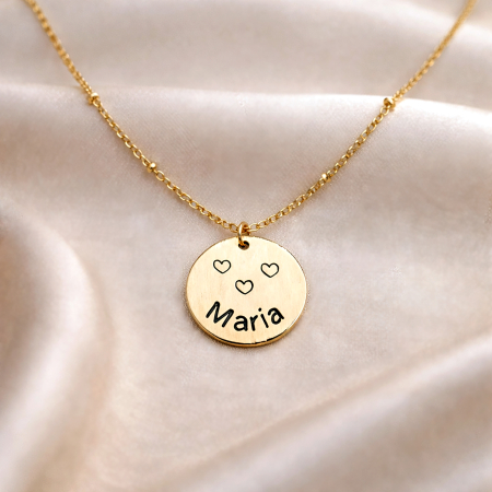 Colectii - Colier personalizat Girl Boss cu bănuț placat cu aur, gravat cu nume sau cuvânt la alegere. Bijuterie unică, cadou elegant pentru femei.