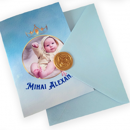 Invitatii botez - Invitatie botez pentru baietel, personalizata cu fotografie, plic si sigiliu, model felicitare in nuante albastru si auriu